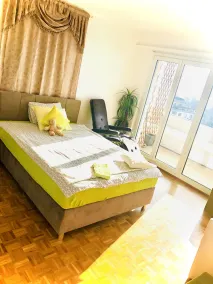 35Modern und geräumig mit Balkon und Seeblick - Image 5