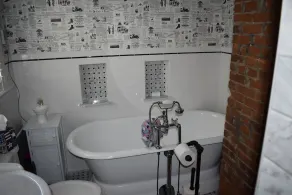 Cozy, historic home, 1 BR located 2 blocks from downtown Bristol RI - Image 4