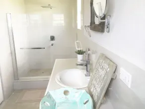 Spazioso appartamento con 1 camera da letto e vista oceano - Image 3
