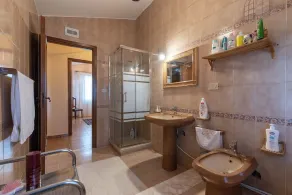 Villa with Pool, Pets & WiFi - Image 4