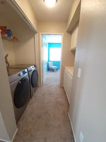 Spacious 3 Bedroom Home with Pool - Image 4