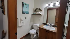 Upper level entry - 2 bedroom condo with easy access to ski trails and private hot tub - Image 4