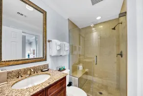 Emerald Grande ❤️❤️ 7th Floor Corner Unit 😎😎 Wrap Around Balcony 🐠🐠 EV Chargers 🦀🦀 - Image 4