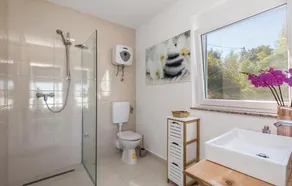 Dejlig lejlighed med 2 soveværelser i Jablanac - Image 2