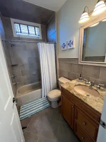 Nautical SIC haven: 4BR + Bonus Room in the Heart of SIC - Image 2