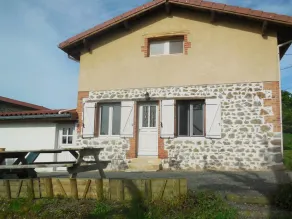 Rustikales Haus mit Garten in Aveizieux, Haustiere erlaubt - Image 5