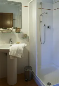 Il Pino, quiet apartment with delightful view over the garden and swimming pool - Image 2