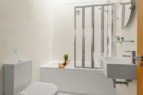 Perfect pet friendly bolthole, with balconies from front and rear bedrooms and private roof terrace - Image 3