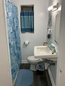 Beach Side Studio #2 - Pet Friendly, WiFi, Off-Street Parking, Large Smart TV - Image 5
