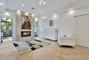 Lynoras Luxe Estate 3 bedroom 3 bath with Modern Design and Heated Pool - Image 2