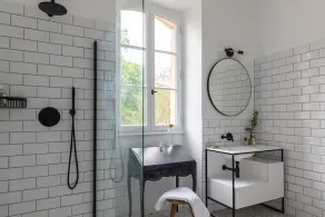 Refurbished Chateau, Sleeps 20 with Luxury Pool - Image 3