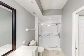 Luxurious oceanfront condo with private balcony, 2 pools, and beach access - Image 4