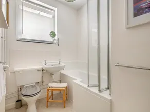 2 bedroom accommodation in Felixstowe - Image 2