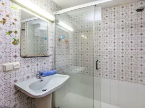 Lovely apartment for 6 guests with WIFI, pool, TV, balcony and pets allowed - Image 2