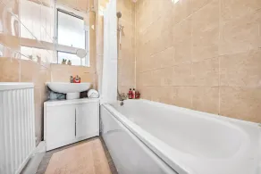 2 Bed Apartment Sleeps 7 Comfort Style Combined - Image 2
