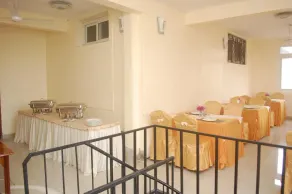 Regency Inn Tudor - Image 5
