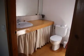 Detached house with private garden, ideal for families with children - Image 3