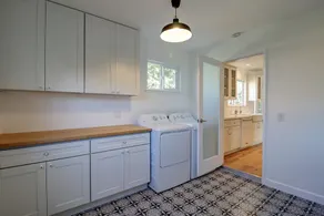 Modern Ranch Style House 2 blocks from Lake Los Carneros - Image 2