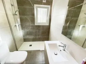 Moderne familienfreundliche Villa in einer natürlichen Waldumgebung - Image 4