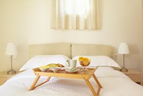 Family villa for four with one bathroom, sea view, communal pool, breakfast - Image 3
