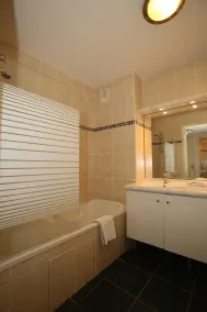 Grand T3  standing (4* certifié) Clim wifi terrasse et tout à pieds - Image 4