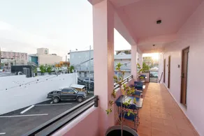 Room 4: Minimalist Bunk Room w/ Free Parking | San Juan - Image 4