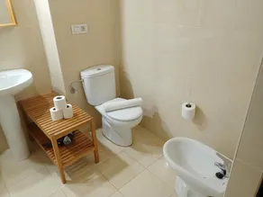 Casa familiar con patio y garaje en Villanúa, ideal para 8 personas - Image 2