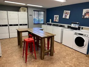 Great Relaxing Overnight Stay! Comfortable unit to enjoy! Near Parks and Airport - Image 5