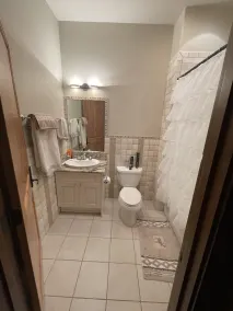 Private Luxus auf 17 Hektar mit erstaunlichen Aussichten und geräumigen Unterkünften - Image 5