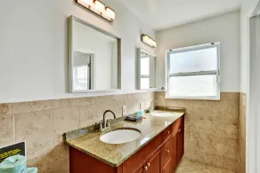 Deluxe 5BR Home near Beach - Image 3