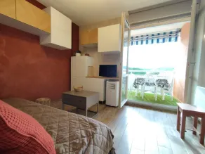 Apartment with terrace and garden view, 8 minutes walk from the beach - Image 5