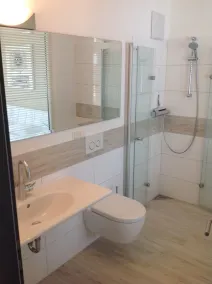 modern, ny sjöutsikt lägenhet med terrasserad karaktär, Max. 4 personer - Image 3