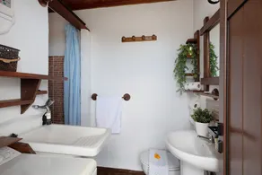 Vacation Home 'Rosalía' with Sea View, Terrace & Wi-Fi - Image 4