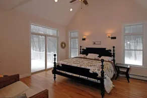 Beautiful Lakefront Home on pristine Swan Pond lake close to Maine beaches - Image 5