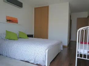 Modern 2-Bedroom Apartment with Terrace - Image 5