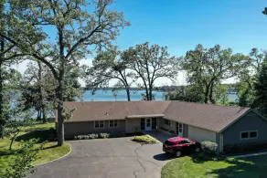 Lake House - Image 3