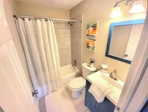 Charming Bungalow Minutes From Downtown Atlanta - Image 2