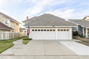 Spacious 4 Bedroom Home, close to Parks !! - Image 5