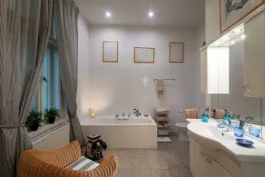 Elegance & Tradition - Budapest Historic Center Apartment - sleeps 6 - Image 3