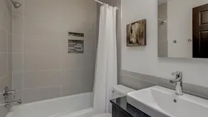Maison de ville sud-ouest moderne avec 2 chambres et 2 salles de bain avec cour privée située au centre - Image 5