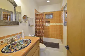 OFFRE SPÉCIALE! Maison immense, en bas de la ville, 15 personnes! JACUZZI! NOUVEAU REMODEL! - Image 4