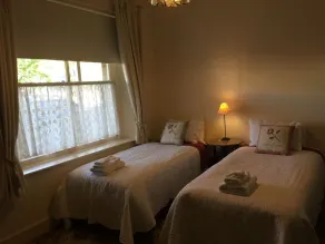 Historic Sandstone cottage fully appointed for all needs & pet friendly as well - Image 4