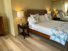 Ocean Front Balcony, 2 Bedrooms, Full Kitchen - Image 5