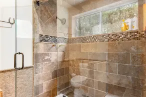 FOX HOLLOW - KING BED, HOT TUB, SEPARATE GÄSTEHAUS, RÜCKSEITE, LUXUX - Image 3