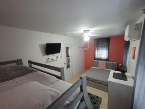 Apt w/ Pool Deck & Games, 5 mins From The Beach- CU - Image 5