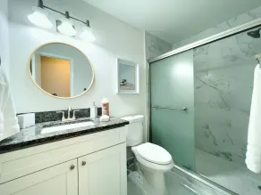 Coastal Gem: Pool, Hot Tub, King Bed, & More - Image 5