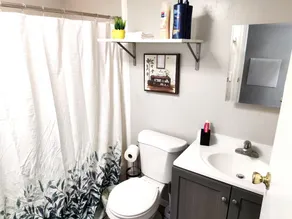 Lovely Two Bedroom Home- Close to DT Greenfield - Image 2