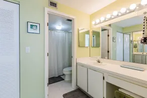 Ideal beachfront condo with pool and two balconies - Image 2