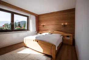 bright apartment with a large sun terrace and access to the garden - Image 3