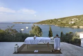 Beach Front, Romantic Escape, Breathtaking Views, 'Pieds dans L'eau', & More - Image 2